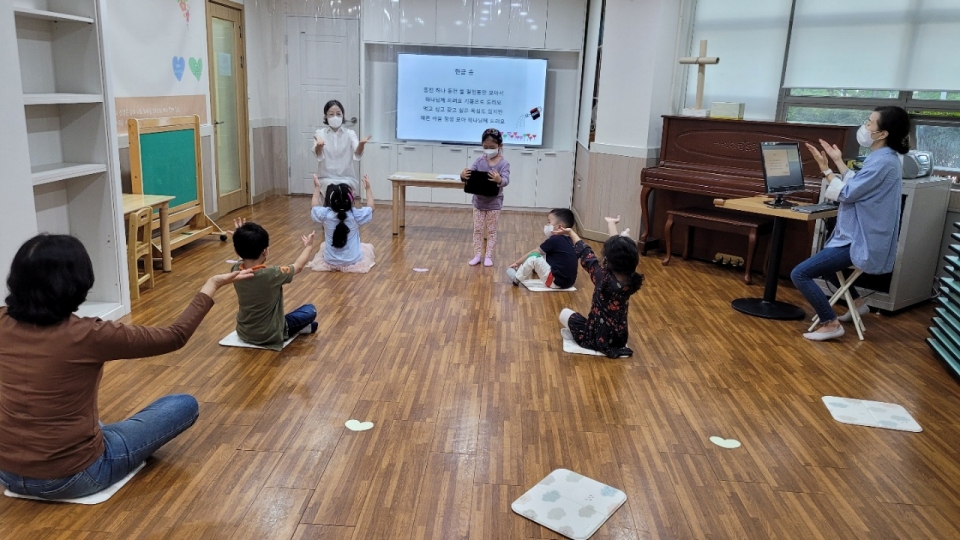 211015 유치부예배 04.jpeg